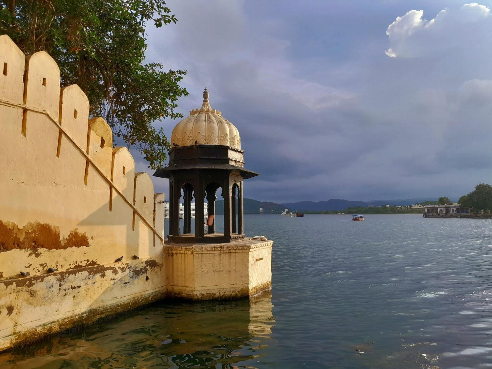 Paddy'S Loft The Lake View Hostel Udaipur Exterior photo