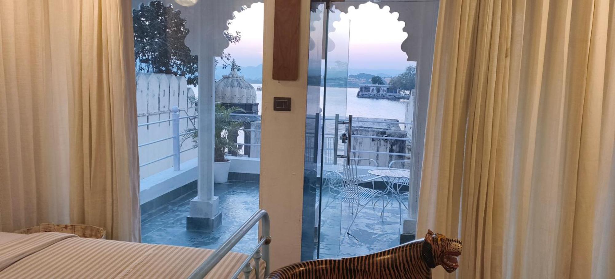 Paddy'S Loft The Lake View Hostel Udaipur Exterior photo